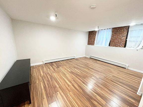 4th image of 38-40 Hemenway St #1
