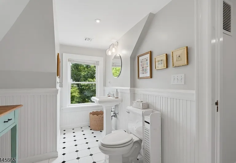 40 Oakwood Ave — Photo 28