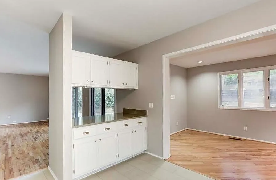 4 bed, 2.5 bath, 2199 sqft, $5,025 — Photo 4
