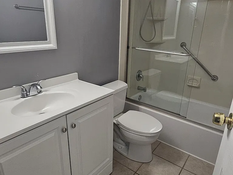 2201 S Highland Ave #4L — Photo 6