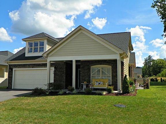 2nd image of 218 Tee Dr #218