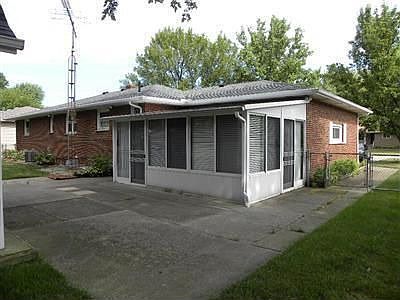 4th image of 3727 Woodstock Dr