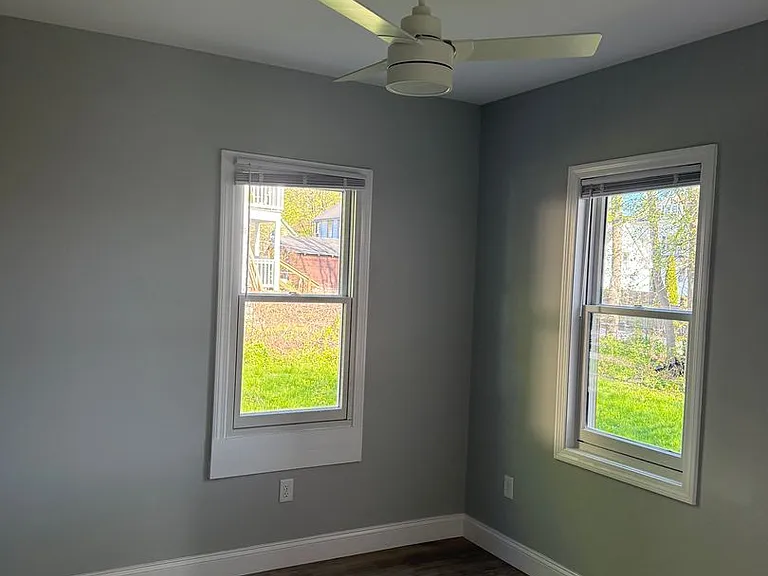 31 Marble Ave — Photo 18