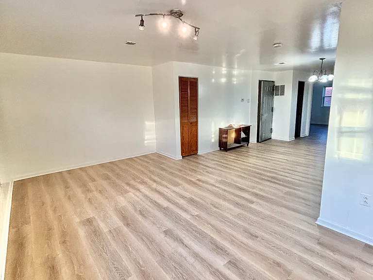 1515 Tyson Ave #3 — Photo 3