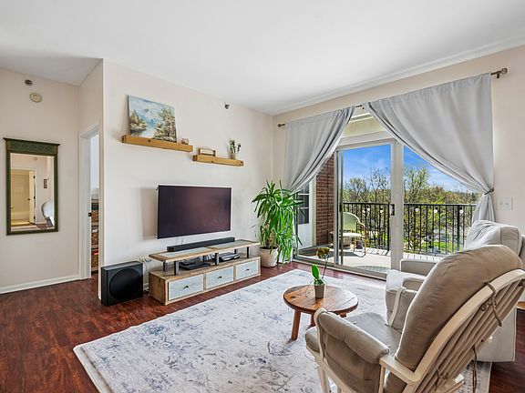 3rd image of 3125 Town Square Dr Unit 405
