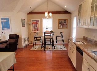 25 Meadowview Ln, Buffalo, NY 14221