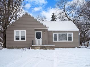 76 Scott Lake Rd, Waterford, MI 48328