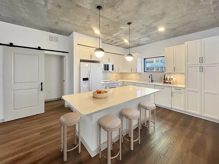 Clearview — Photo 12