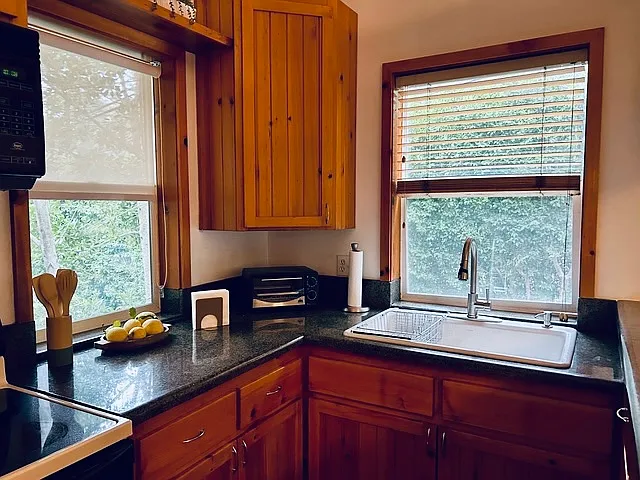Studio, 450 sqft, $2,600 — Photo 3