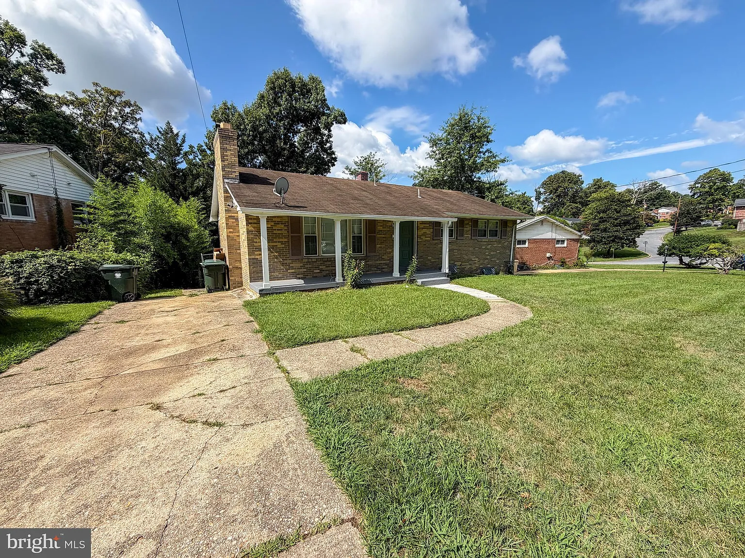 3 bed, 1342 sqft, $3,300 — Photo 2