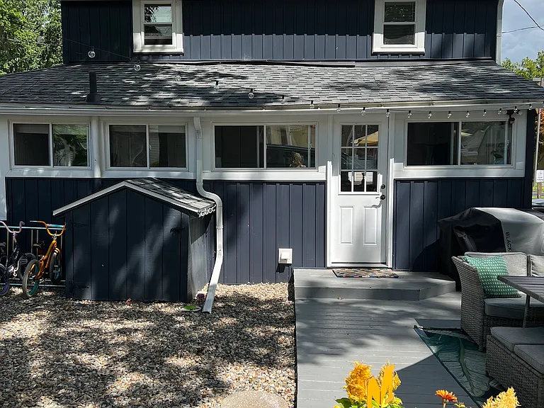 2036 Midlake Dr — Photo 1