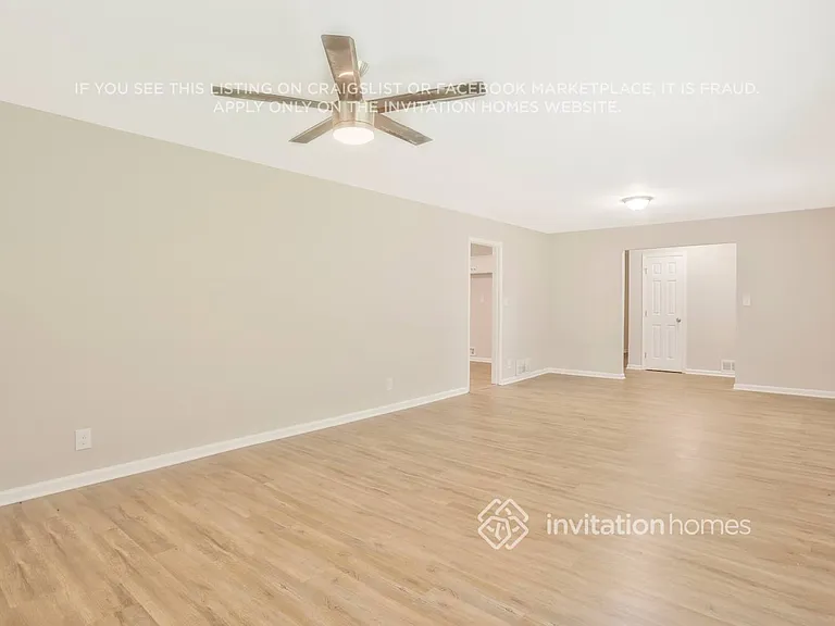 1554 N Columbia Pl — Photo 6
