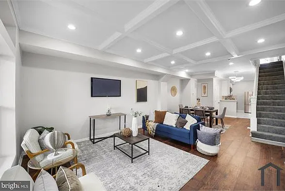 2402 Presbury St — Photo 4