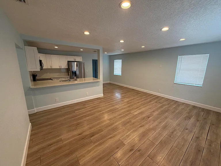 442 Winters St — Photo 9