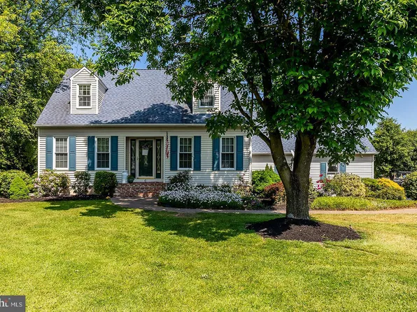 6 Spring Hill Dr, Woolwich Township, NJ 08085