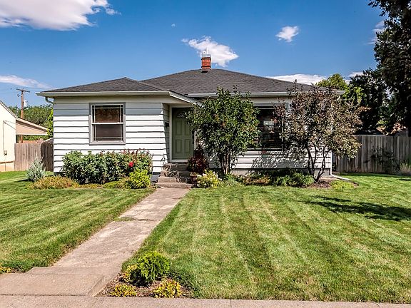 2nd image of 201 SE Mountain View Dr