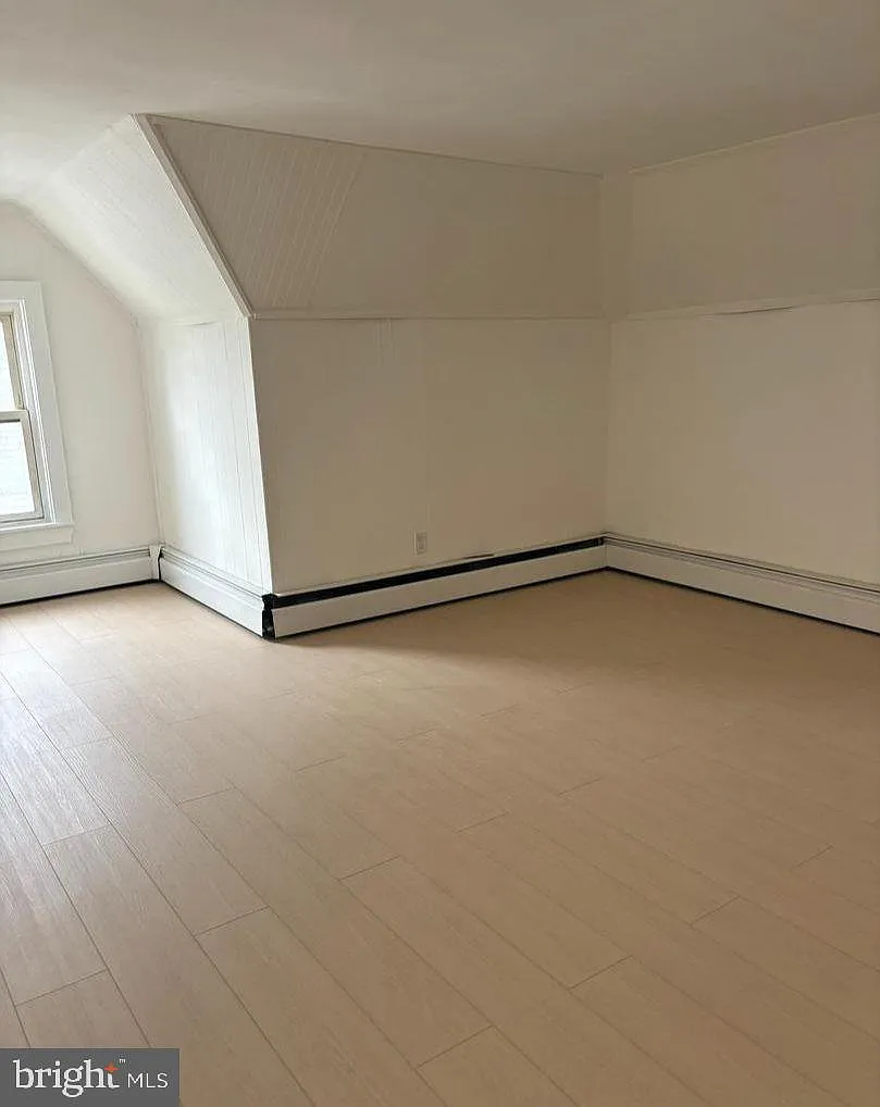 2 bed, 2499 sqft, $1,150 — Photo 4