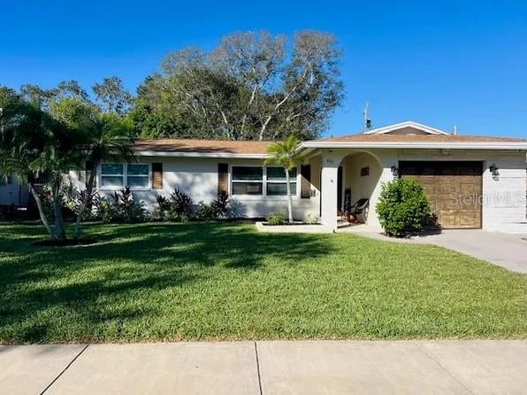 490 E LAKE DRIVE, LARGO, FL 33771