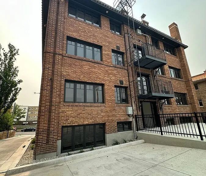 155 E 2nd Ave #3 — Photo 16