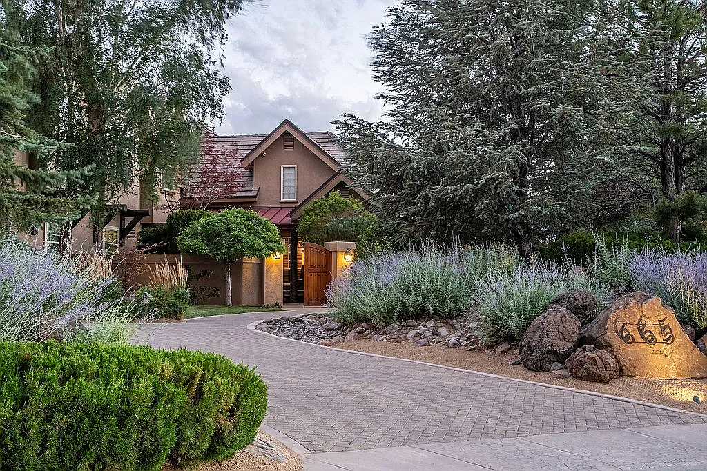 665 Oxbow Ct photo 1