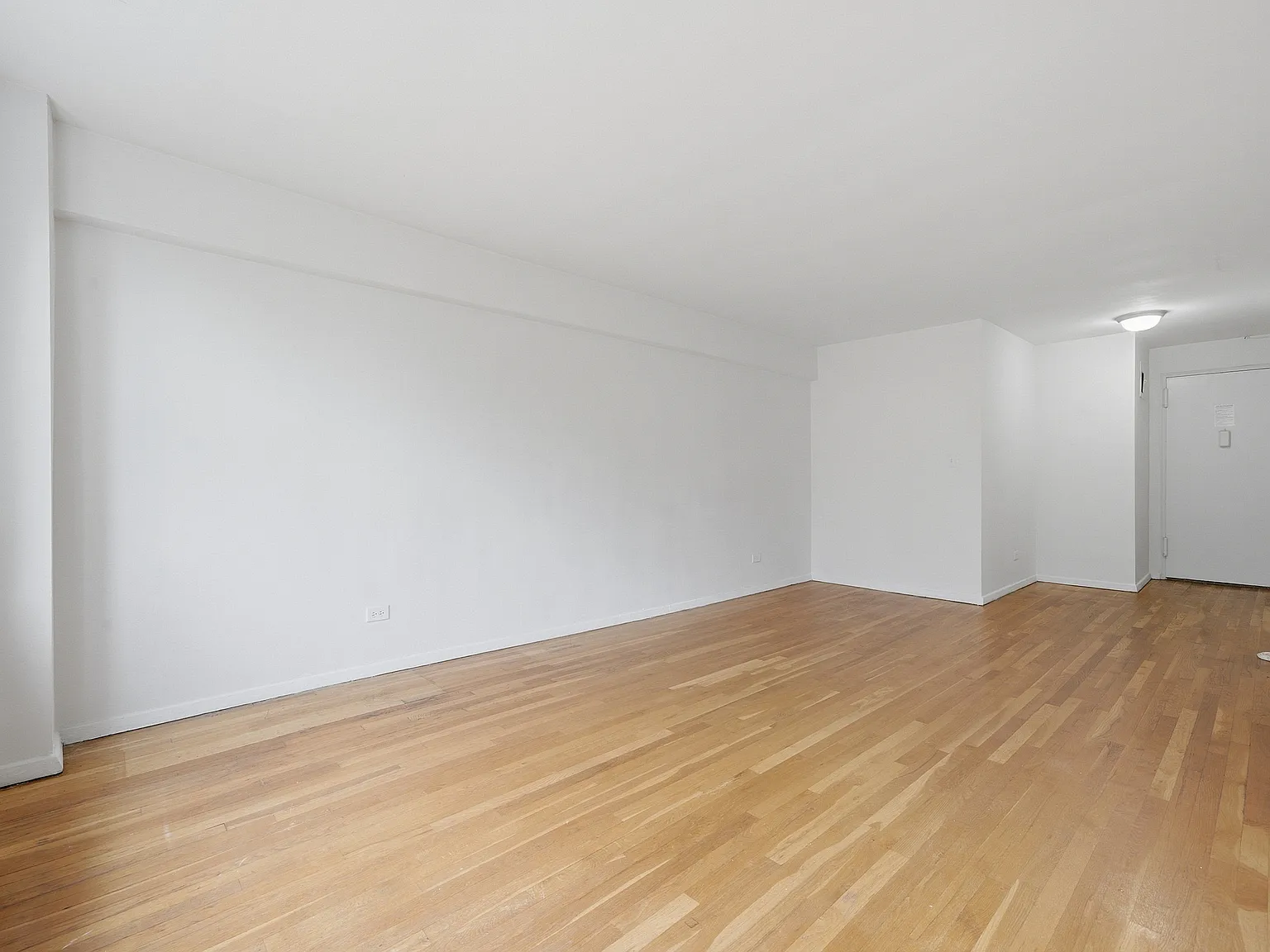 6645 Broadway — Photo 4