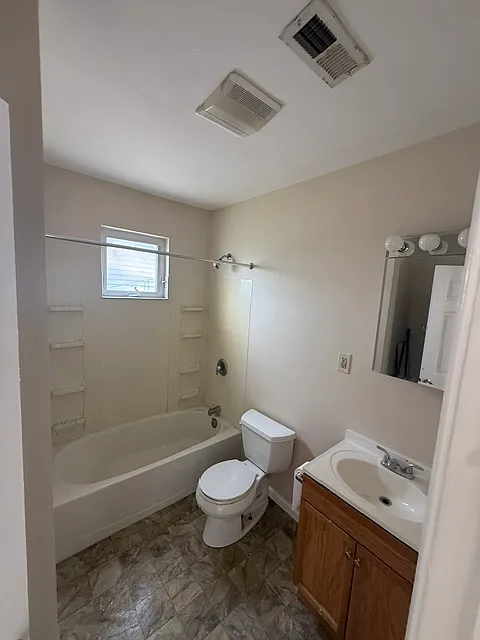 4 bed, $1,900 — Photo 4