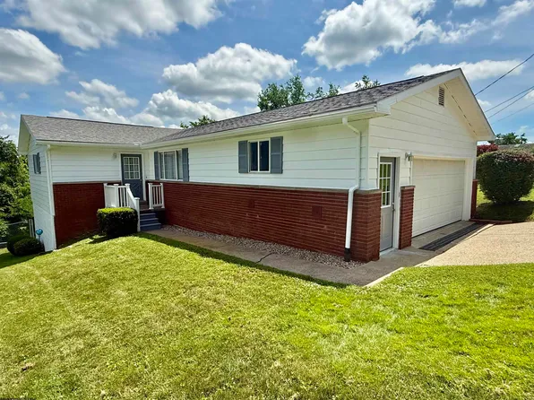 1814 Lafayette Cir, Fairmont, WV 26554