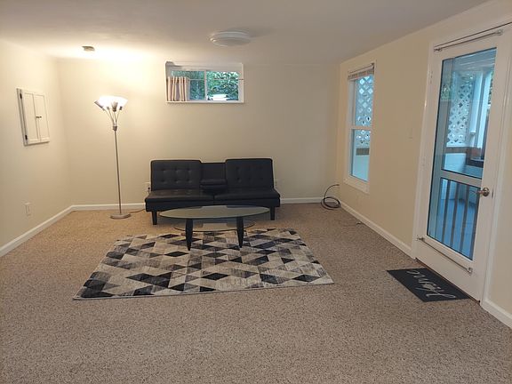3rd image of 1523 Victory Ln