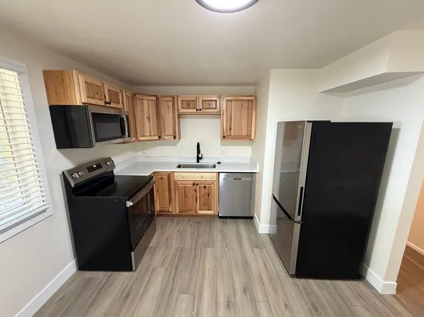 Remodeled University two bedroom with hardwood floors and laundry facilities, 1168 E 600 S, Salt Lake City, UT 84102