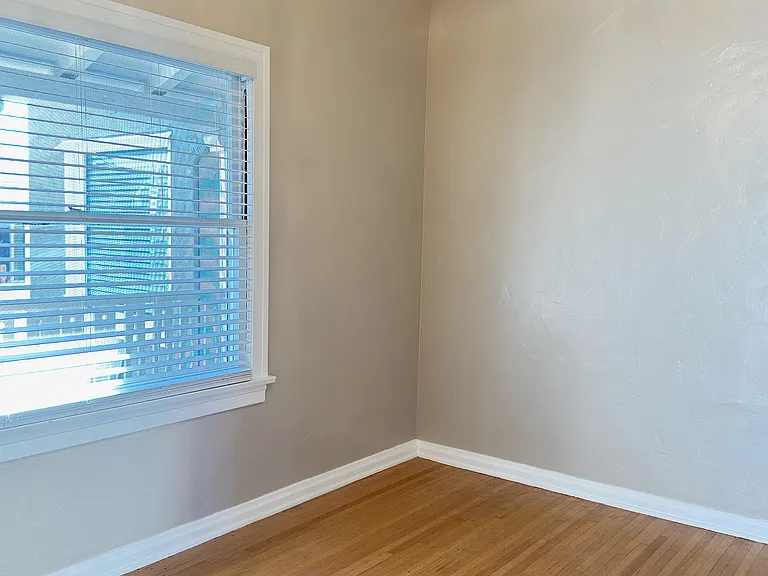 221 Loma Ave #C — Photo 10