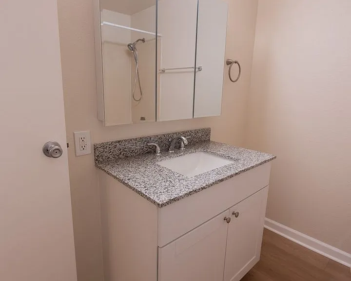 Willow Creek Apartments — Photo 46