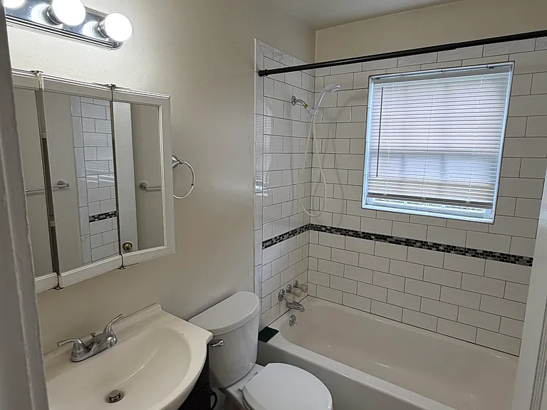 1108 Halifax St — Photo 3