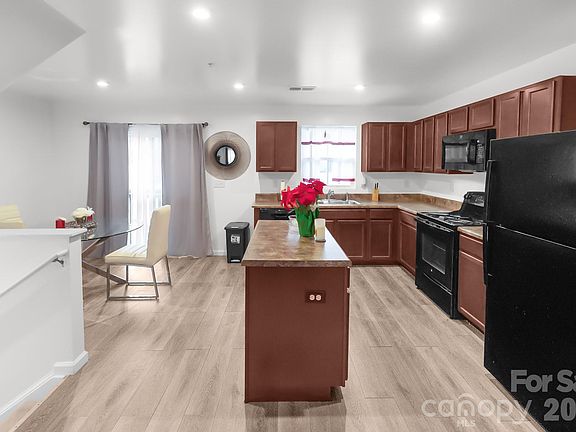 5th image of 2715 Sydney Overlook Ln