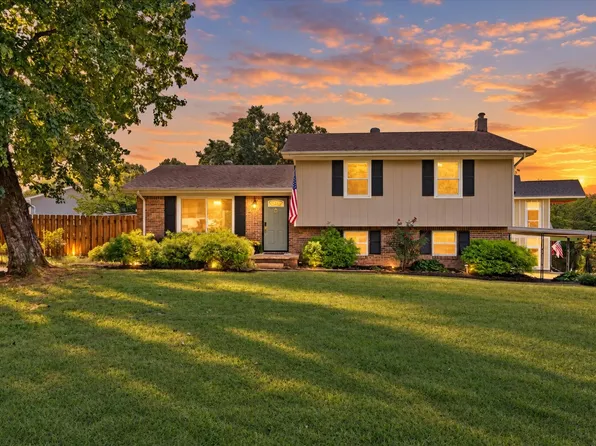 7740 Village Way Dr, Hixson, TN 37343