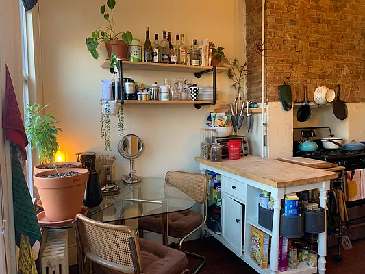 Rented by DGW N Y Realty Group LLC | media 14