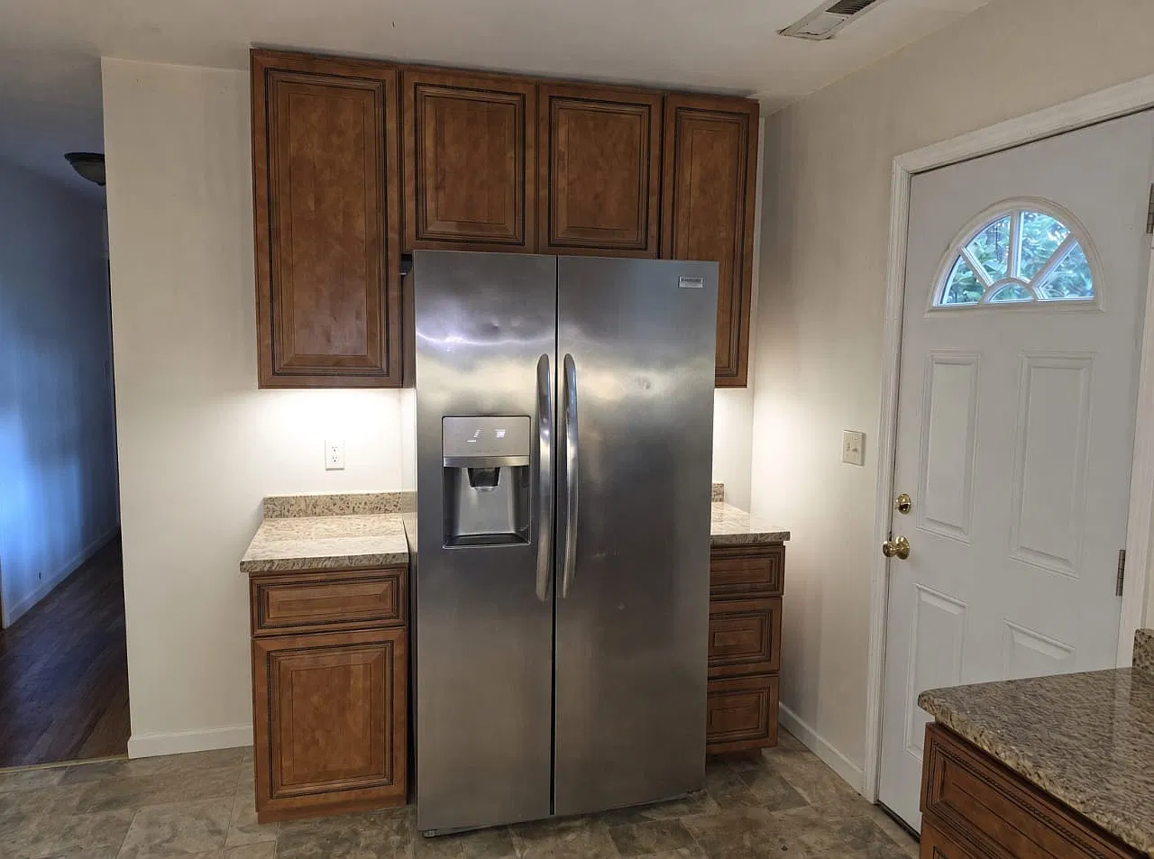 4 bed, 2200 sqft, $4,000 — Photo 3
