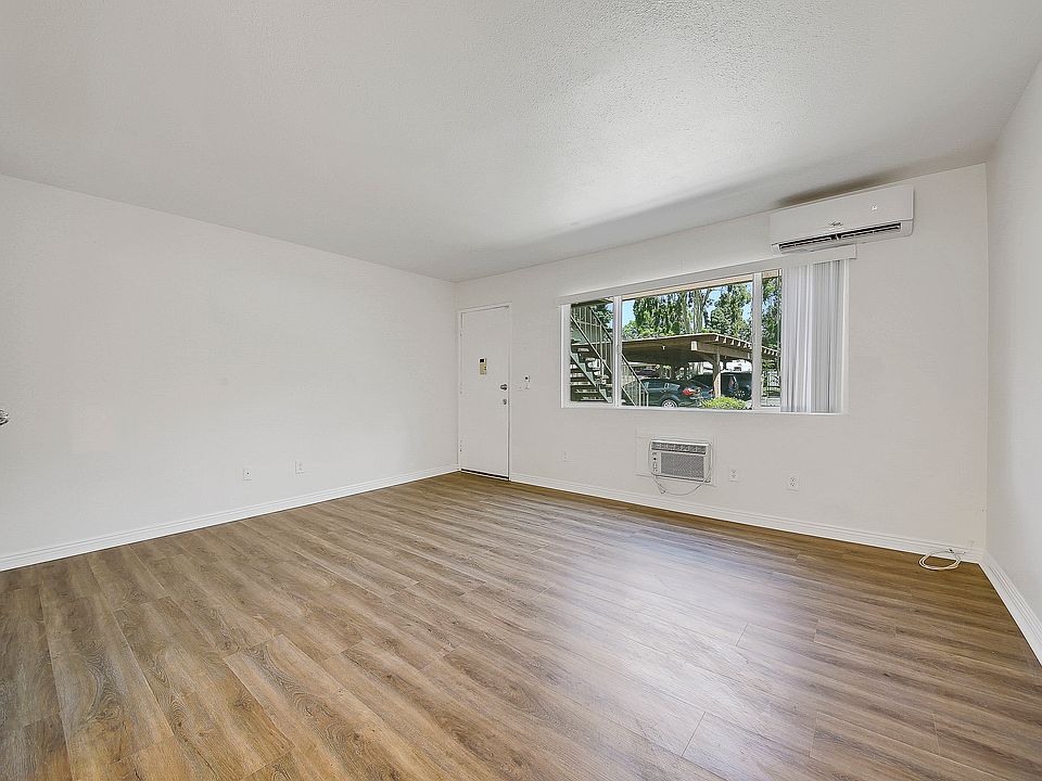 Different but similar unit. Now has new grey floors