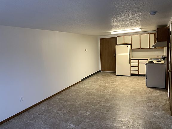 3rd image of 614 Dakota Ave APT 210