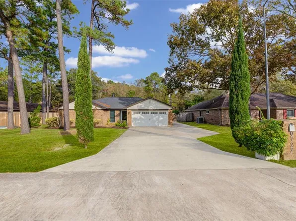 9727 Forest Hollow Dr, Baytown, TX 77521