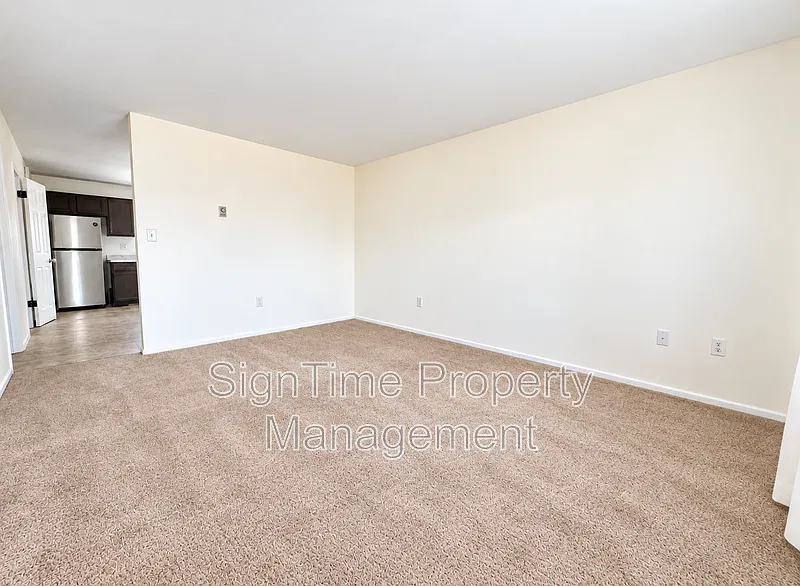 3 bed, 1.5 bath, 1400 sqft, $1,500 — Photo 2