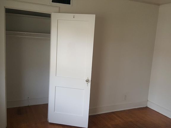 4th image of 900 E River Ave #A