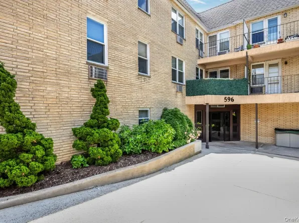 596 Broadway #15A, Lynbrook, NY 11563