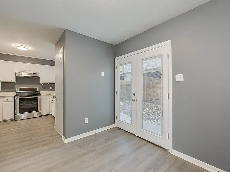 912 Navidad St — Photo 3