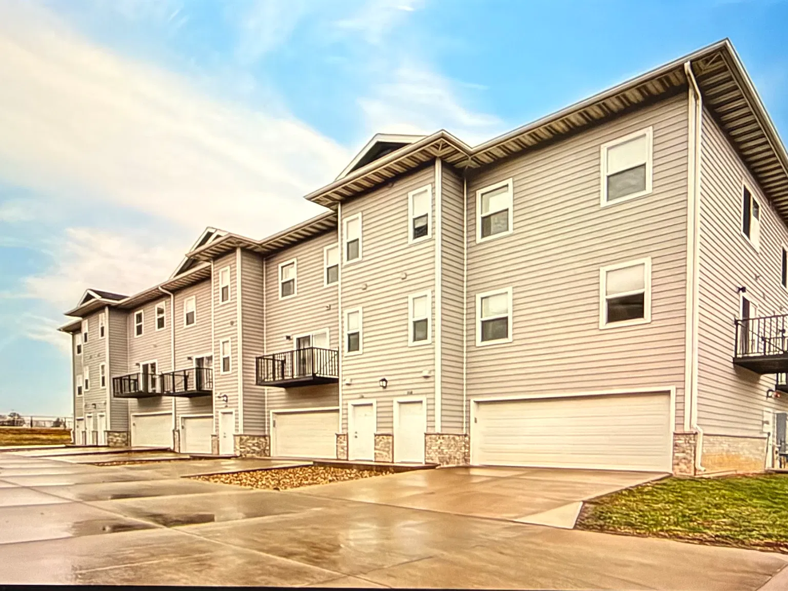 2 bed, 2.5 bath, 1198 sqft, $1,650 — Photo 2