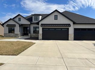 2808 Pat Tillman Dr, Springfield, IL 62711