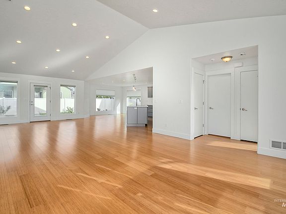 5th image of 1577 Tamarack St