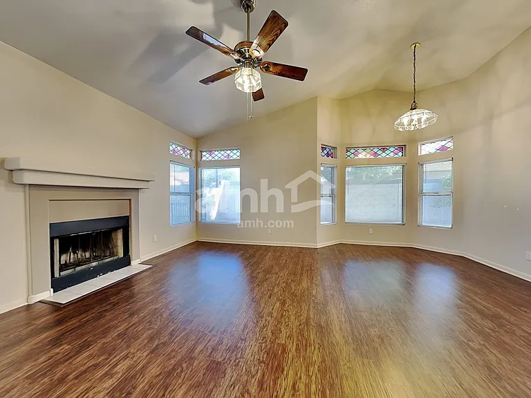 233 W Verano Pl — Photo 7