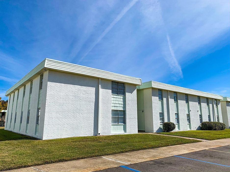 1st image of 4015 Lakeside Dr #11477596