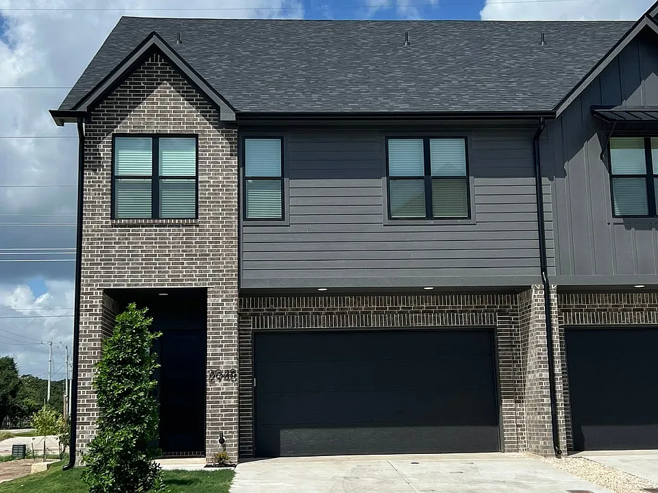 103 N Dowling Rd