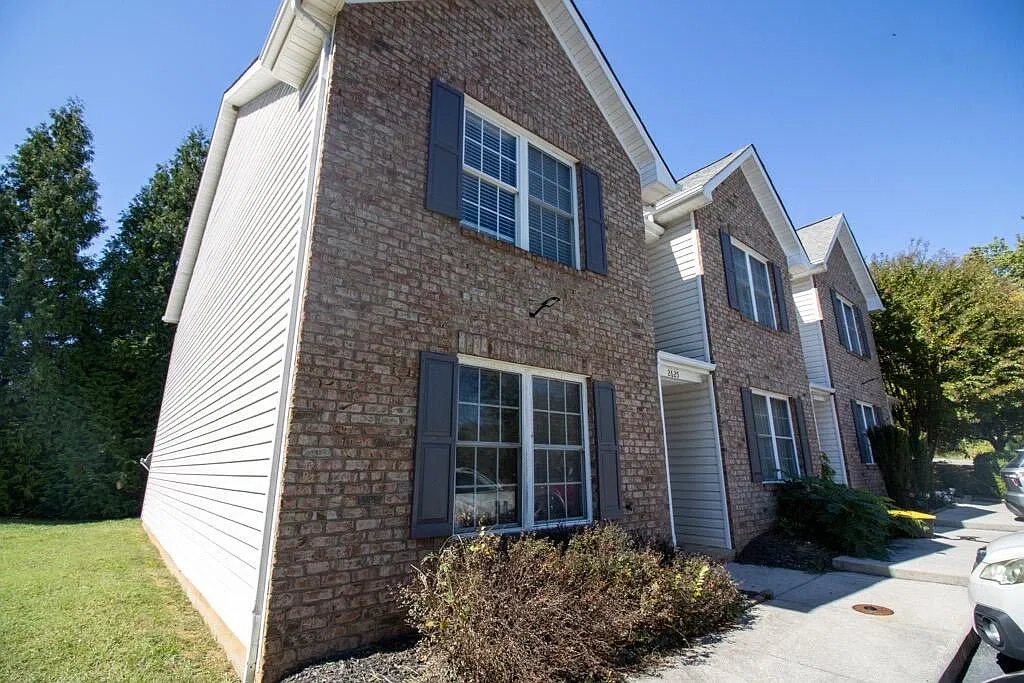 2 bed, 2.5 bath, 1524 sqft, $1,650 — Photo 1